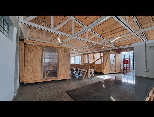 285M² BUSINESS TO LET IN WOODSTOCK